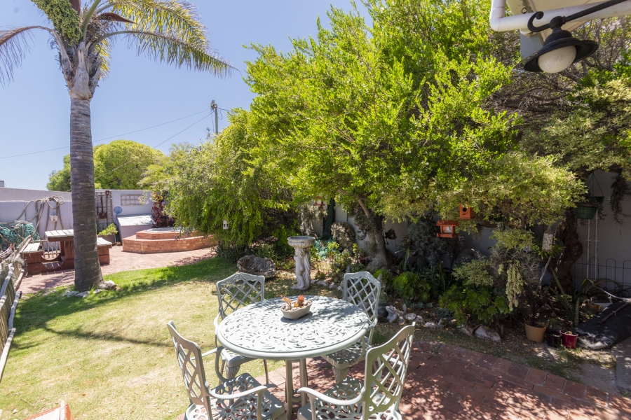 4 Bedroom Property for Sale in Middedorp Western Cape